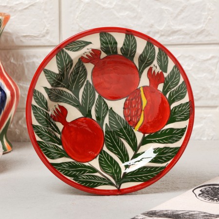 The plate of the Rishtan ceramics "Grenades", flat, 17 cm,