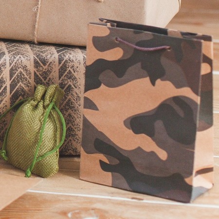 Gift bag from canvases, green, 7 x 9 cm-1