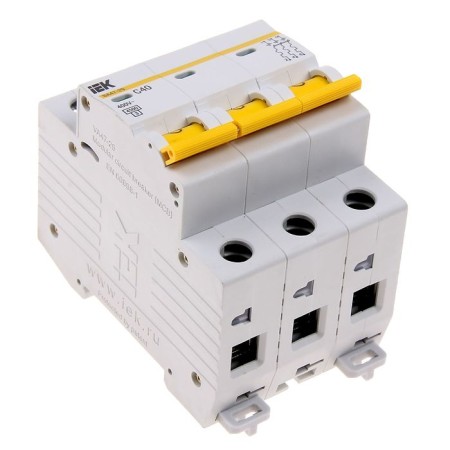 The switch is automatic, three -pole, 40a-2