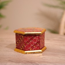 Wooden box, batik 10x11x7 cm