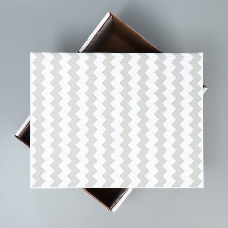 Gift folding white, packaging, “zigzags”, 32.2 x 25.2 x 16.4 cm-1