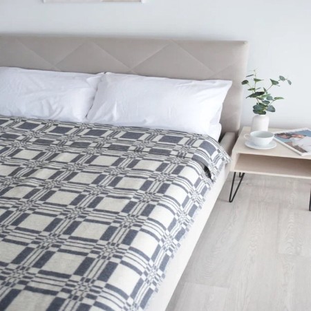 Half -wool blanket 140x205cm, prism, wool 70%, pan 30%, 400g/m