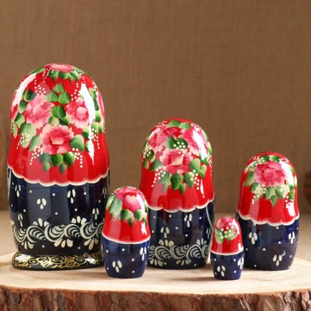 Matryoshka "couple", red scarf, 5 puppet, suite-1