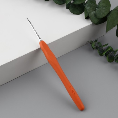 Knitting hook, with silicone handle, d = 2.5 mm, 14 cm, orange color