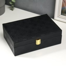 Casket to the leatherette for jewelry 