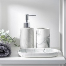 A set of accessories for the bathroom 