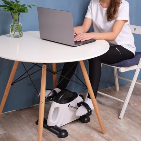 KitFort KT-4003 exercise bike, equipped with a monitor, power from AAA batteries-2