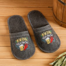 Bath slippers with embroidery 