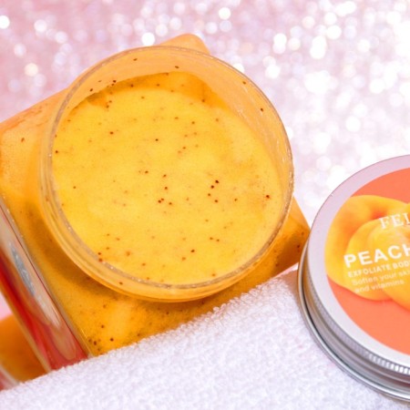 Cream-scrub for body renewing with a peach 500 ml-4