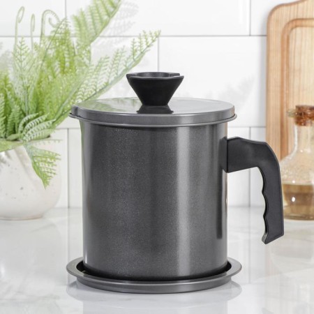 Container for separating oil and broth, with a sieve, 19 × 16 × 17.5 cm, anti -stick coating
