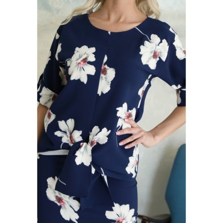 Female suit, size 42-14