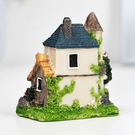 Figure "House Enchanted" 6x4x7cm-2