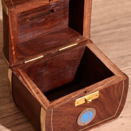 Pigger "Boxing" 10x7x9 cm, tree shisham-3