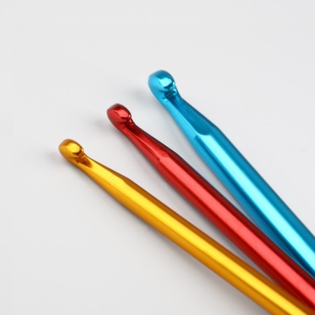A set of hooks for knitting is portable, on the ring, d = 3/4/5 mm, color colorful color-3