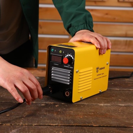 Welding apparatus inverter 200a Deko DKWM200A Digital, 4400 W, 20-200 A, D = 1.6-3.2 mm-7