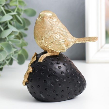 Polystone souvenir "Golden Sparrows on black strawberries" 13x10x7 cm