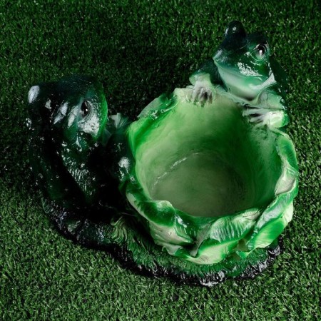 Figure pot "Two frogs on cabbage" 26x19cm-3