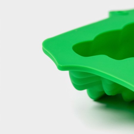 Baking form New Year's share "Christmas trees", silicone, 31.5 × 19 × 3 cm, 5 cells (10 × 8.8 × 3 cm), green color-4