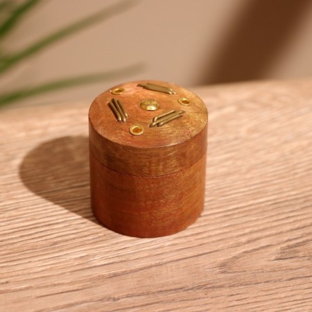 Standing for incense 3.5x3.5x3.5 cm, shisham tree
