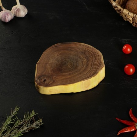 Grootboard from the saw of Wild Kitchen, D = 160-200 mm, thickness 30 mm, a solid massif of the cedar-12