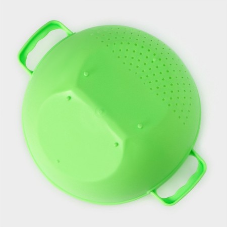 A colander of the kitchen shade "Heart", D = 20 cm, with handles, color mix-4