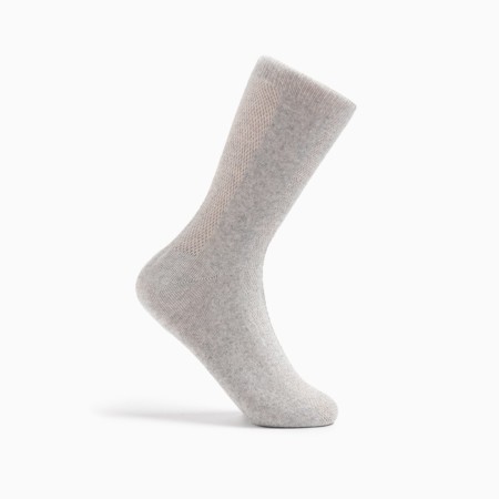 Male socks in the grid, the color is light gray, size 25