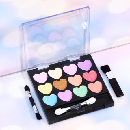Cosmetics set for girls: shadows, brush, applicator-3