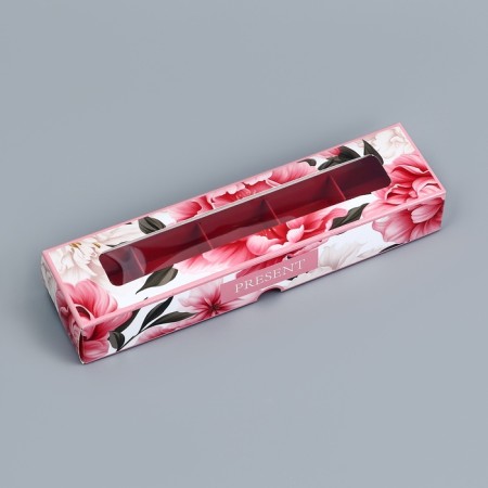 Box for 5 sweets with a shell, with the Present window, 21 x 5 x 3.3 cm. Confectionery packaging-2