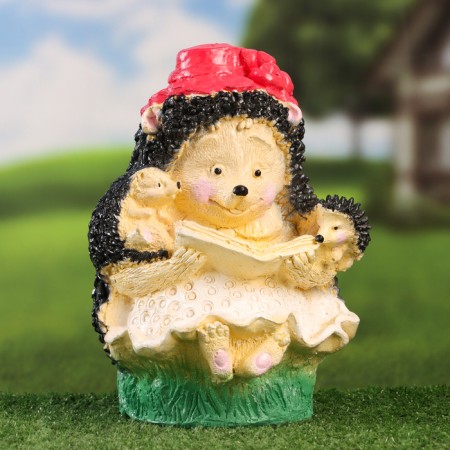 Garden figure "Hedgehog's mother with the book" 24x17x14cm