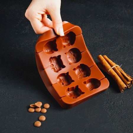 Form for the candy "cats", silicone, 16.5 × 11 × 1.7 cm, 8 cells, with sticks, brown color-3
