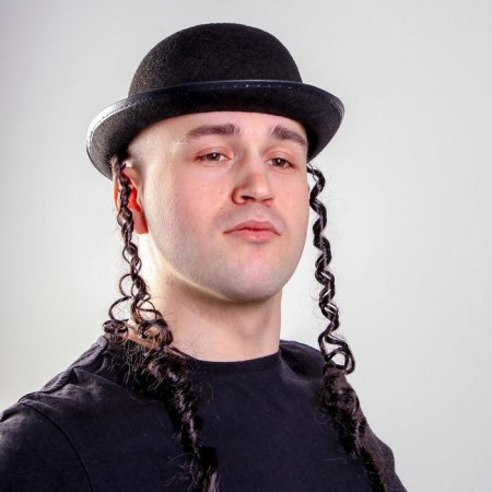 Carnival hat with black curls, rr. 56-58