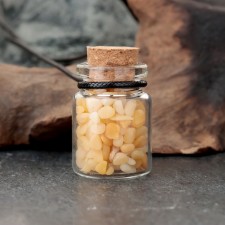 Сувенир-бутылка с натуральными камнями "Желтый Нефрит", 3 х 2 см