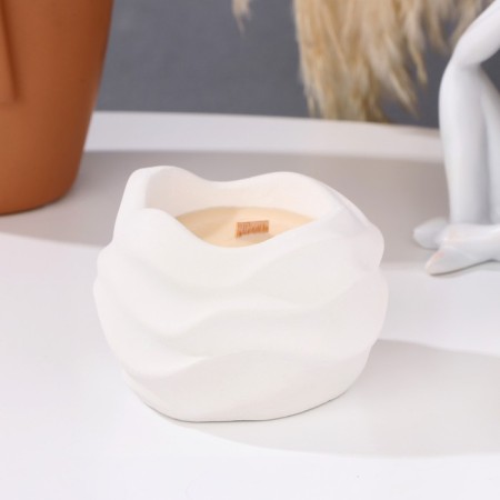 A candle made of soy wax in the Kashpo "Wave", 9x6 cm, white