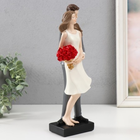 Polystone souvenir "Lovers with a bouquet of red roses" 10x8x29 cm-1