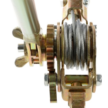 The winch is a lever tundra, a ratchet mechanism with a switch, reverse, traction 2 tons, cable 2 meters-8