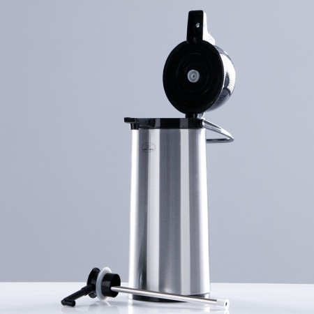 A thermos-giser 1.9 l, with a glass flask, retains heat 12 hours, with a pneumon pump-1