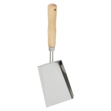 Metal scoop