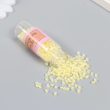 8/0 beads in the bottle "translucent with a centrality. Powder" shines under UV 20 g2x2 cm-1