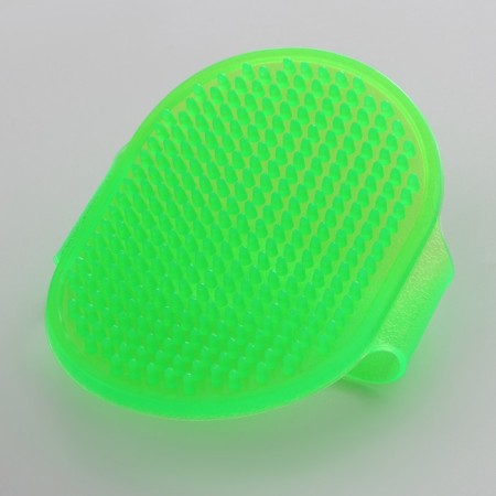 Brush on the hand for wool, transparent, 12 x 8.5 cm, green