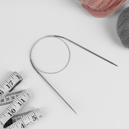 The knitting needles are circular, for knitting, with a metal cable, d = 3 mm, 60 cm-1