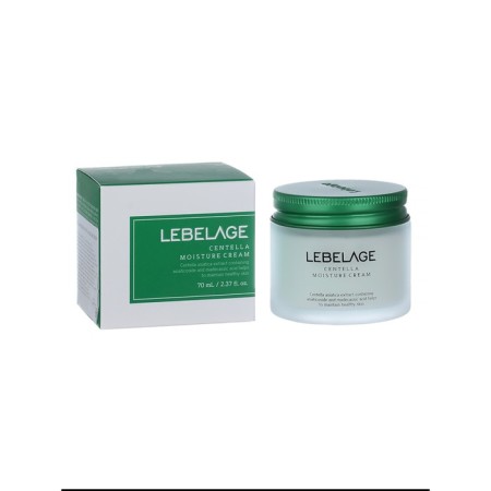 Moisturizing face with a centella Asian Lebelage