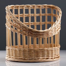 Basket for baguettes, suspension, bottom plywood 40 × 25, h = 22/40, top 40 × 30, manual weaving, willow