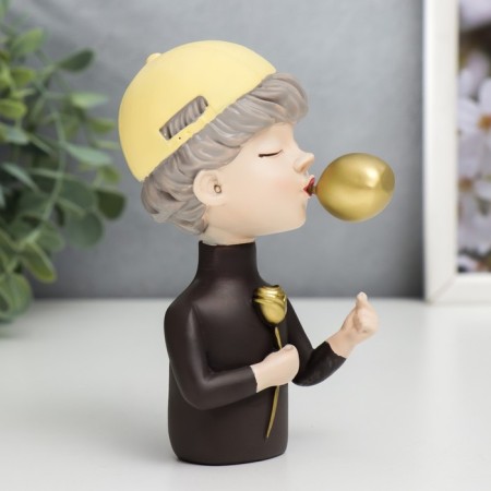 Souvenir Polystone "A boy in a gold baseball cap with a rose and gold bubble" 12x6x8 cm-2