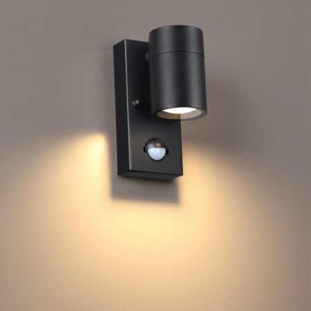 Faced wall lamp with an IP44 1x7W movement sensor