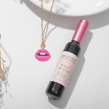 Set 2 objects: pendant, tint for the lip 