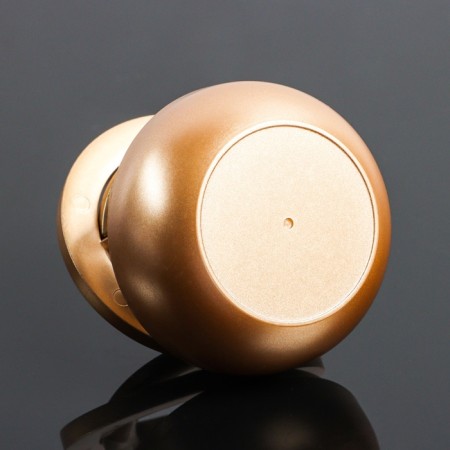 Assessoir on a panel with a flavor, gravitational rings, rotates from the sun, planet, gold-4