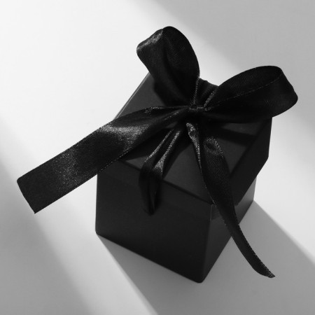 Gift box "Present" 6 × 6, black
