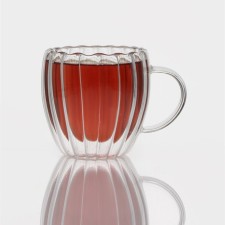 Glass mug with double walls 