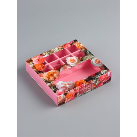 Box for 8 sweets + chocolate, with the “Congratulations” window, 17.7 x 17.8 x 3.8 cm. Confectionery packaging-1