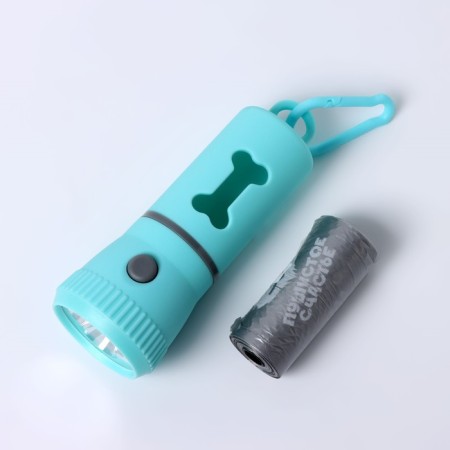 A container with a flashlight, cleaning packages for dogs (roll 15 pcs), blue-1